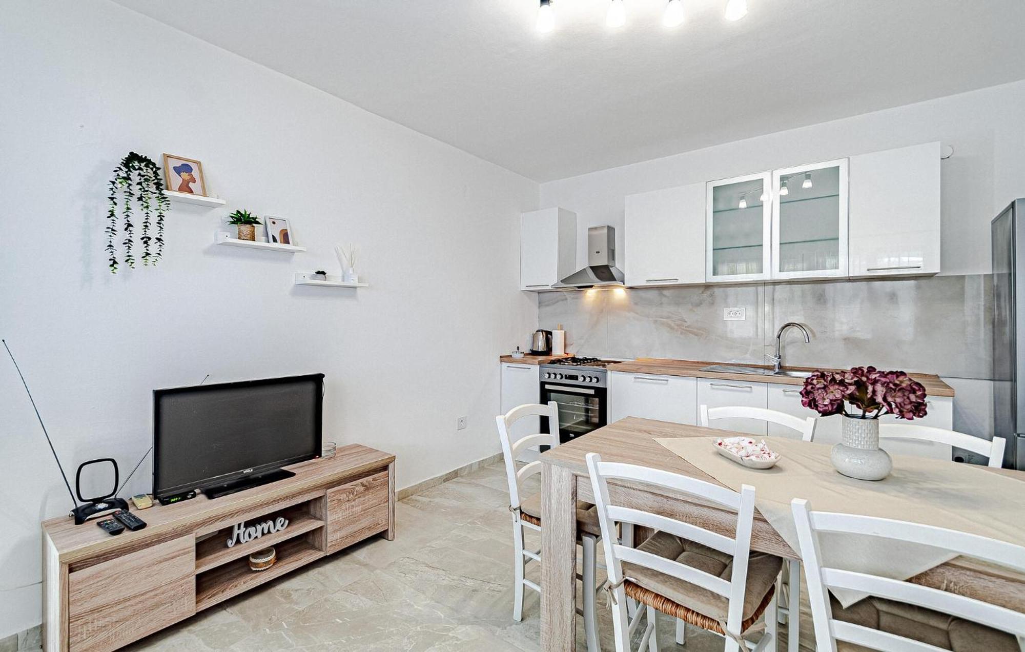 Stunning Home In Crnja Luka With Wifi Prigradica Extérieur photo